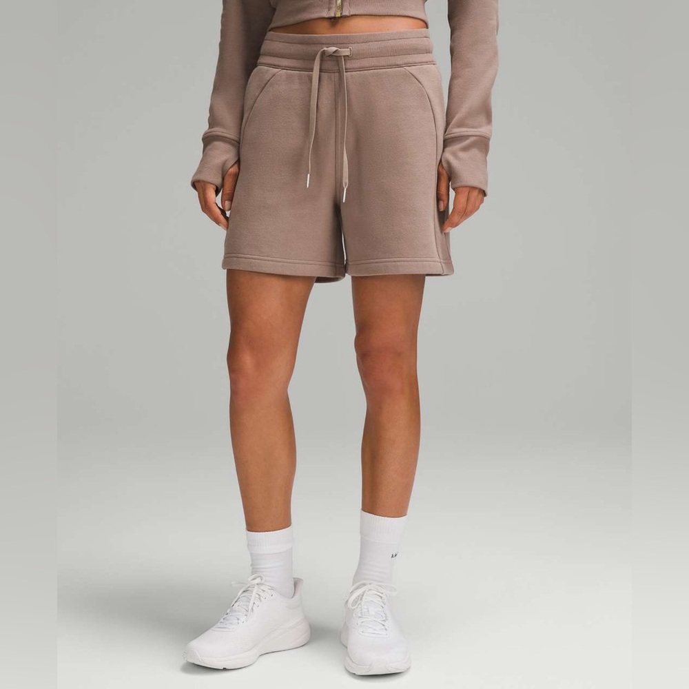 Lululemon Scuba High-Rise Short 5” size 4